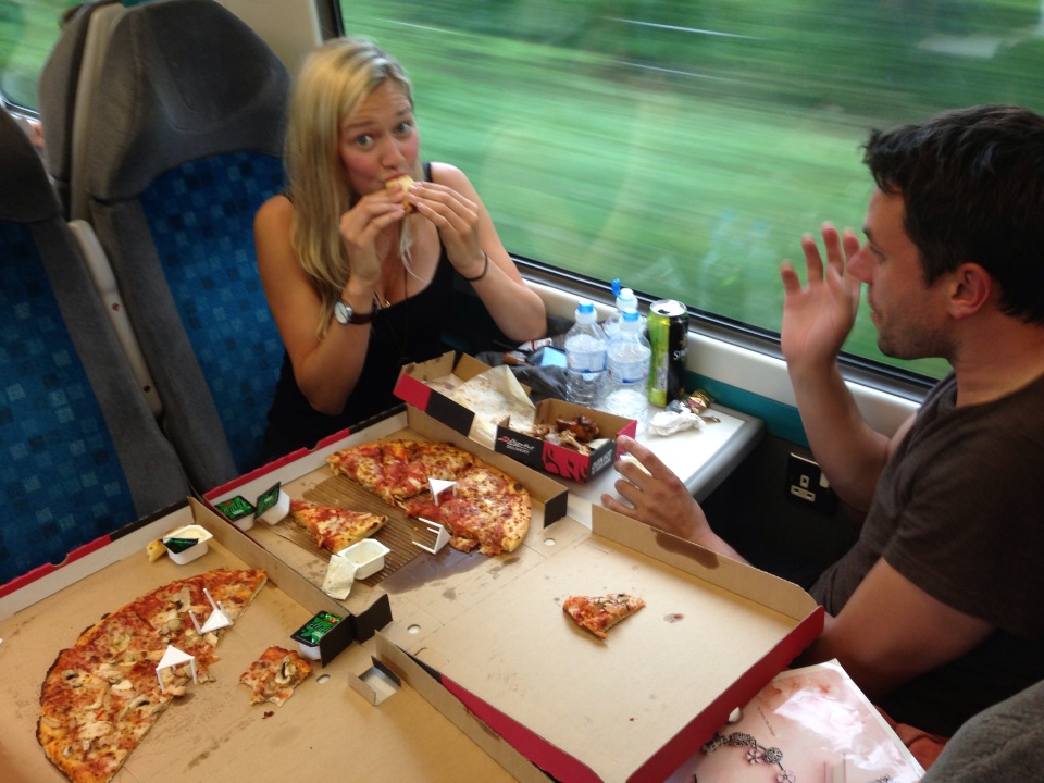 pizza hut train