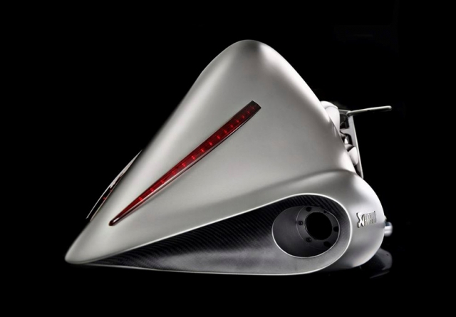 moto Akrapovic Full Moon