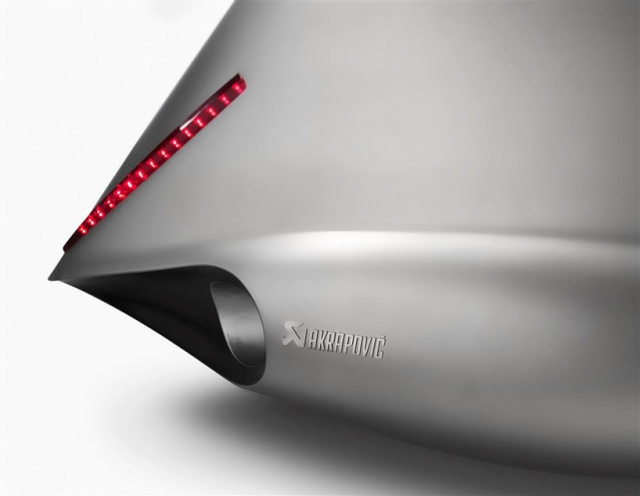 moto Akrapovic Full Moon