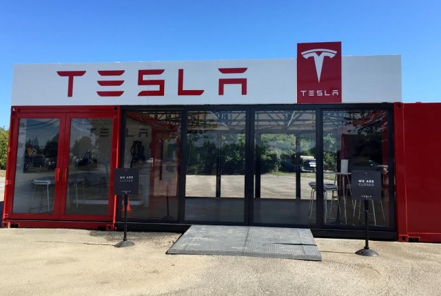 Concession Tesla containers Elon Musk
