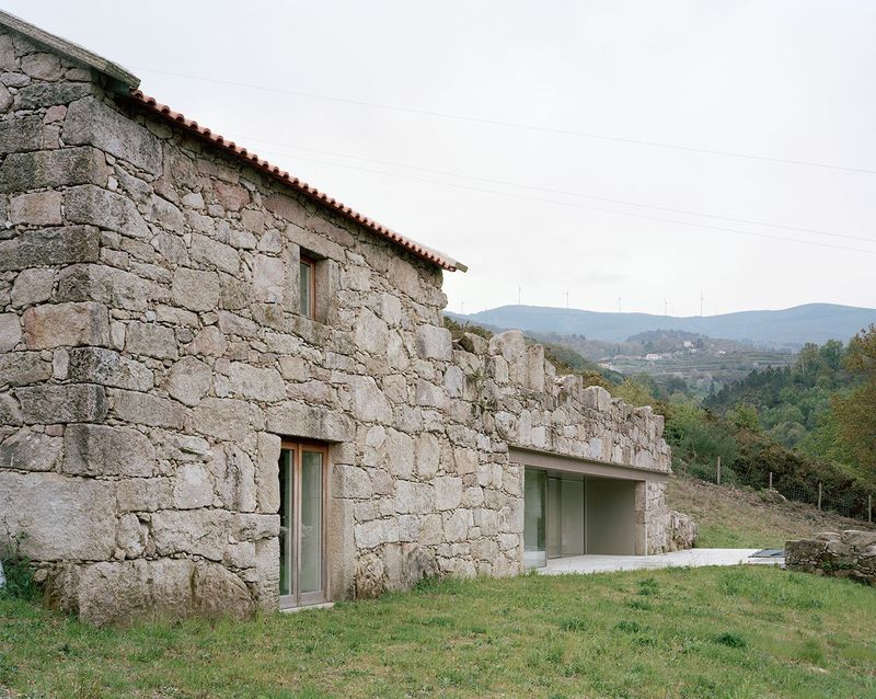 maison contemporaine en pierre