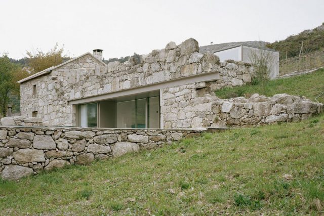 maison contemporaine en pierre