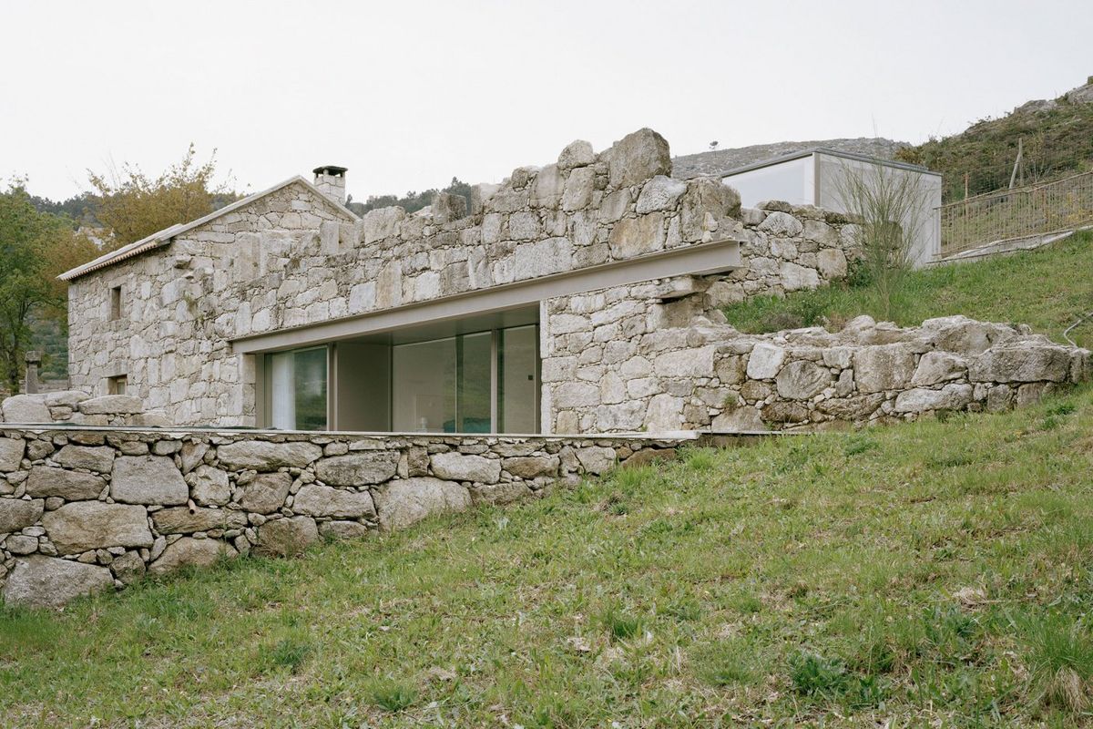 maison contemporaine en pierre