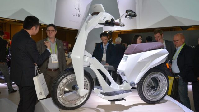 Ujet – Un scooter électrique sans pneus à nanotubes de carbone