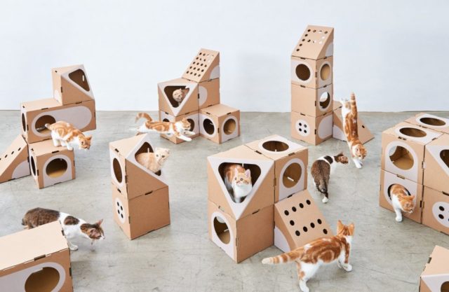 A Cat Thing – L’architecture féline modulaire by Origami & Lego