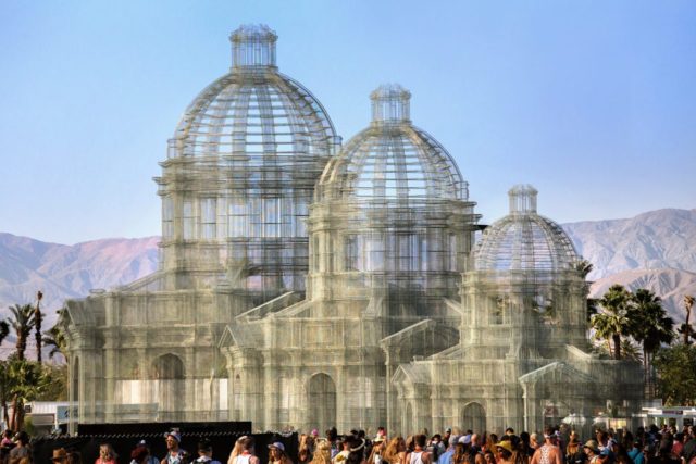 Eduardo Tresoldi dévoile son nouveau projet d’architecture fantôme à Coachella