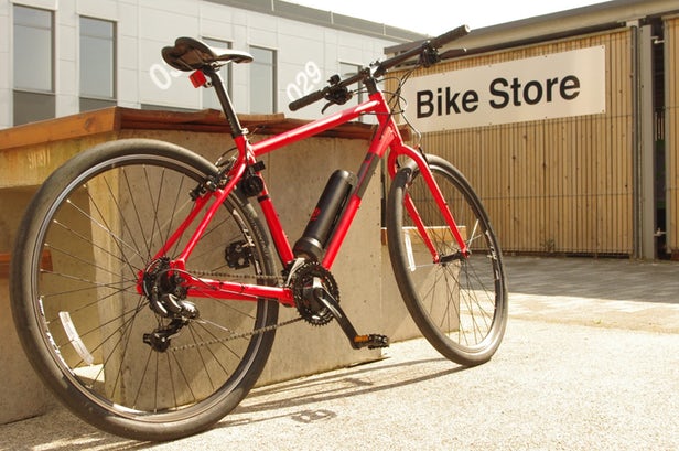 Revos – Un kit qui convertit presque n'importe quel vélo en un vélo électrique en moins de 10 minutes