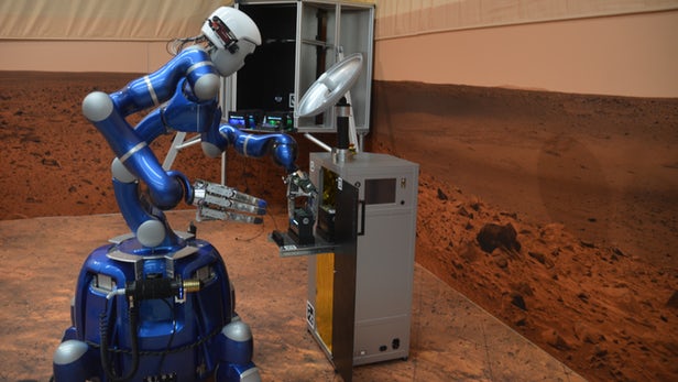 Un astronaute de l'ESA contrôle un robot humanoïde depuis la station spatiale