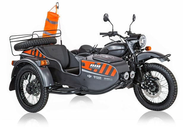 Ural installe une station de drone dans un side-car moto