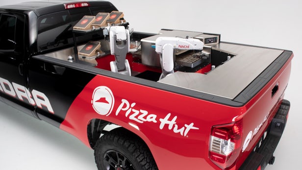 Toyota dévoile la pizzéria mobile Tundra Pie Pro à hydrogène au salon SEMA