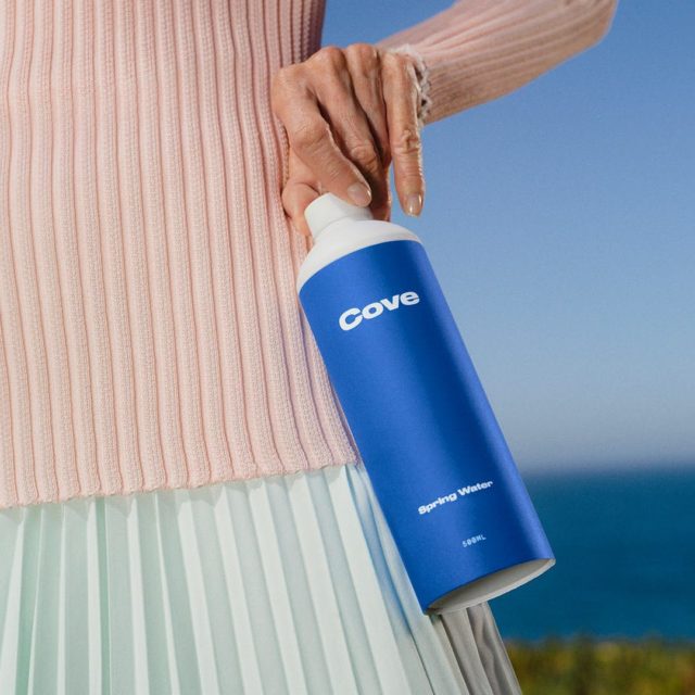 Cove lance une alternative biodégradable aux bouteilles d'eau en plastique 1