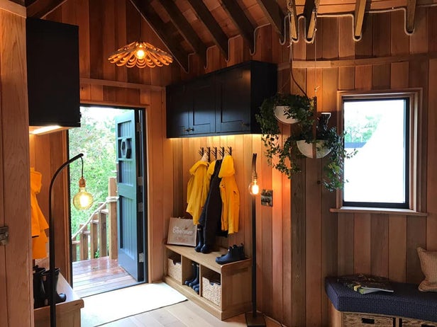 Blue Forest dévoile sa cabane dans les arbres préfabriquée de luxe 1