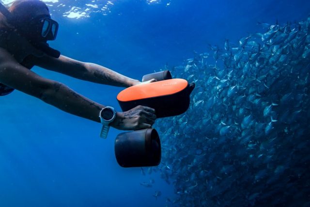 Geneinno annonce un scooter sous-marin S2 plus léger et moins cher
