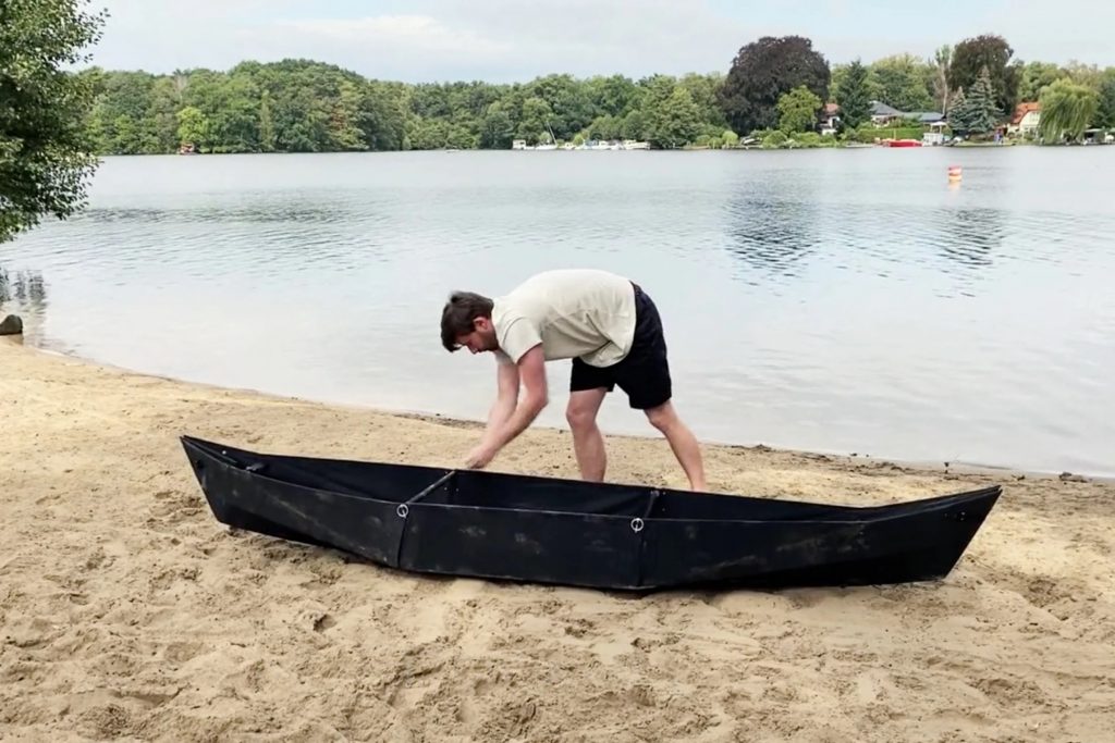 Le kayak Origami ne pèse que 6 kg et se replie en quelques minutes
