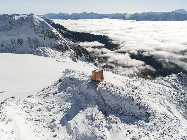 Sasso Nero – Un étrange refuge dans les Alpes Italiennes