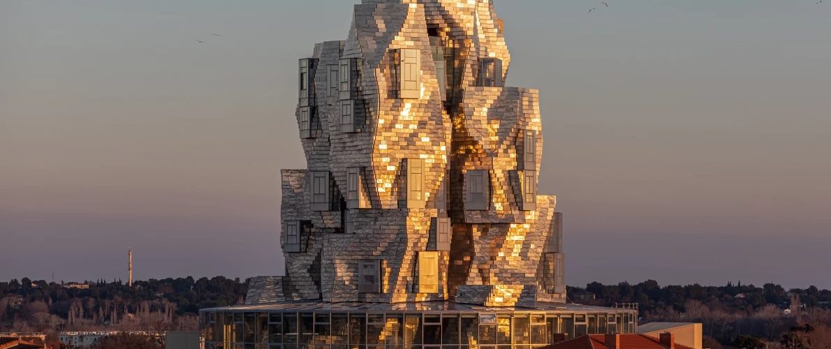 Frank Gehry transforme l'acier en une tour inspirée de Vincent van Gogh.