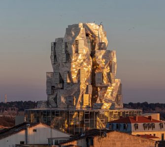 Frank Gehry transforme l'acier en une tour inspirée de Vincent van Gogh.