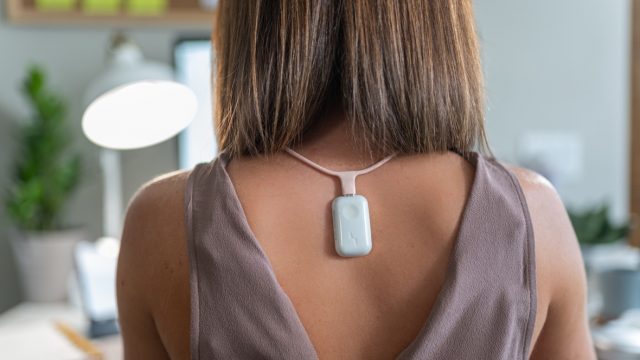 Upright Go S veut vous empêcher de vous avachir pendant que vous travaillez