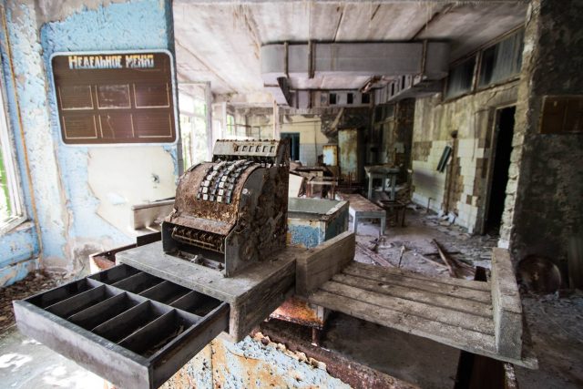Villes désertes, bâtiments abandonnés et l'attrait des lieux abandonnés