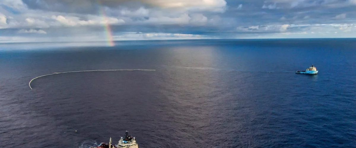 Les bateaux de nettoyage des océans peuvent-ils s'alimenter en transformant le plastique en carburant