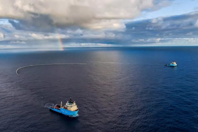 Les bateaux de nettoyage des océans peuvent-ils s'alimenter en transformant le plastique en carburant