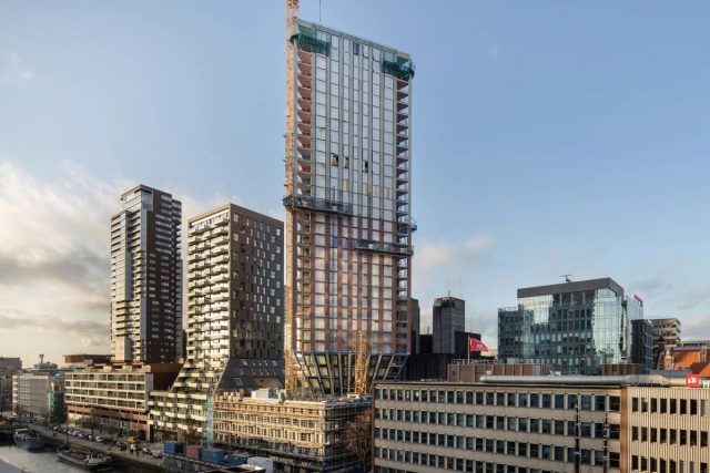 CasaNova  - Une tour triangulaire très lourde prend forme à Rotterdam