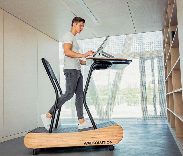 WALKOLUTION - Le bureau à tapis roulant pour travailler et de marcher en même temps