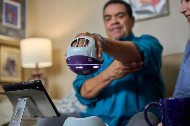 Avec la NeuroBall, Neurofenix donne un nouvel élan à la rééducation à domicile des victimes d'accidents vasculaires cérébraux