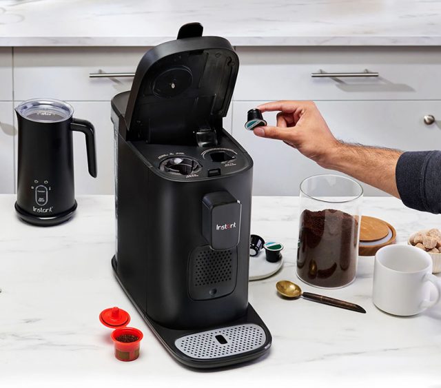 La cafetière Instant Dual Pod Plus fonctionne avec vos dosettes préférées 2