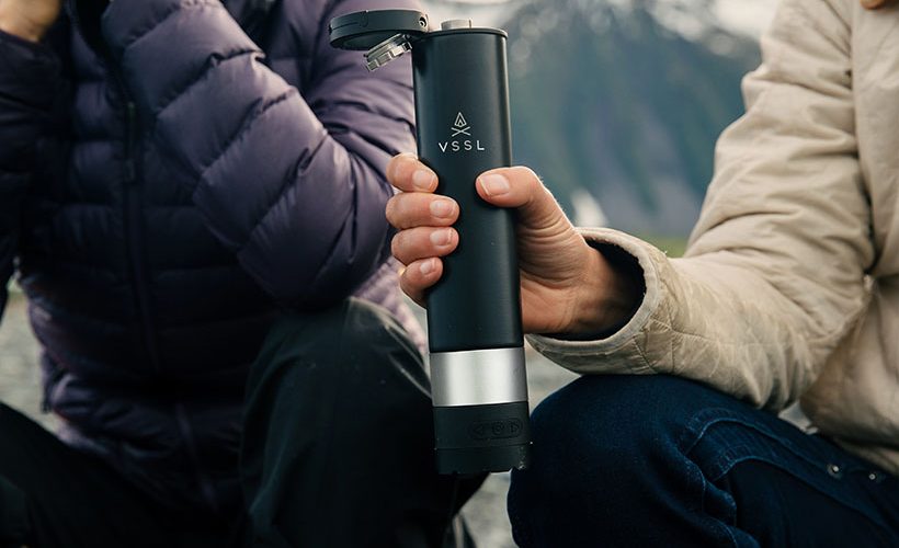 La gourde isotherme VSSL vous permet de combiner alcool et musique en un seul produit