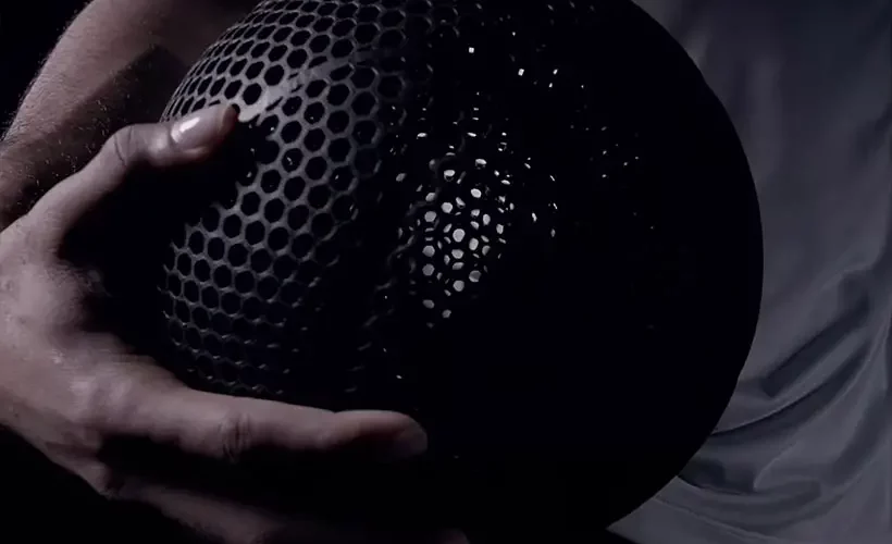 Wilson dévoile un ballon de basket révolutionnaire imprimé en 3D et sans air