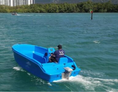 - Un bateau électrique recyclable et insubmersible