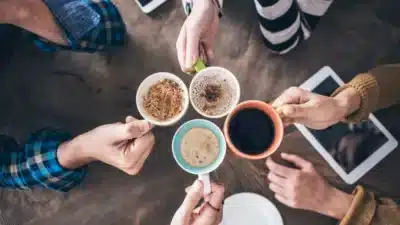 Caféine elle perturbe votre activité cérébrale nocturne !